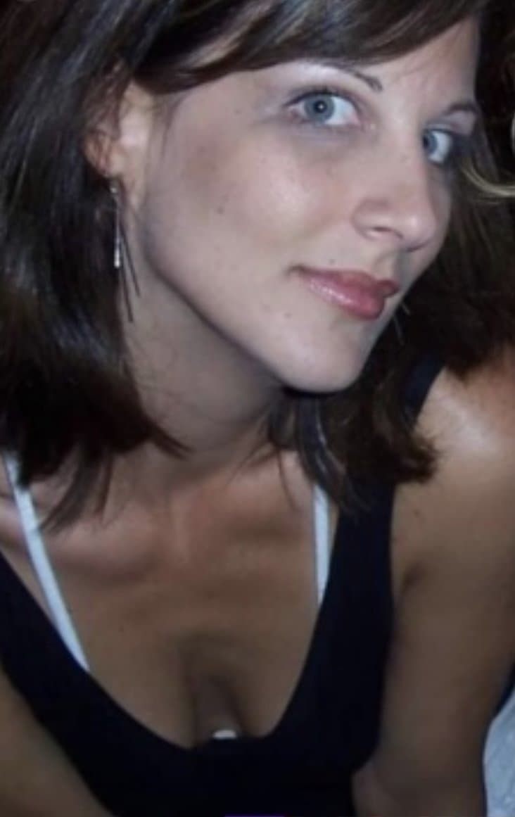 Click to view full size Teacher, 41, horny Wife, hubby deployed, meeting random men taking them raw at mall where she works