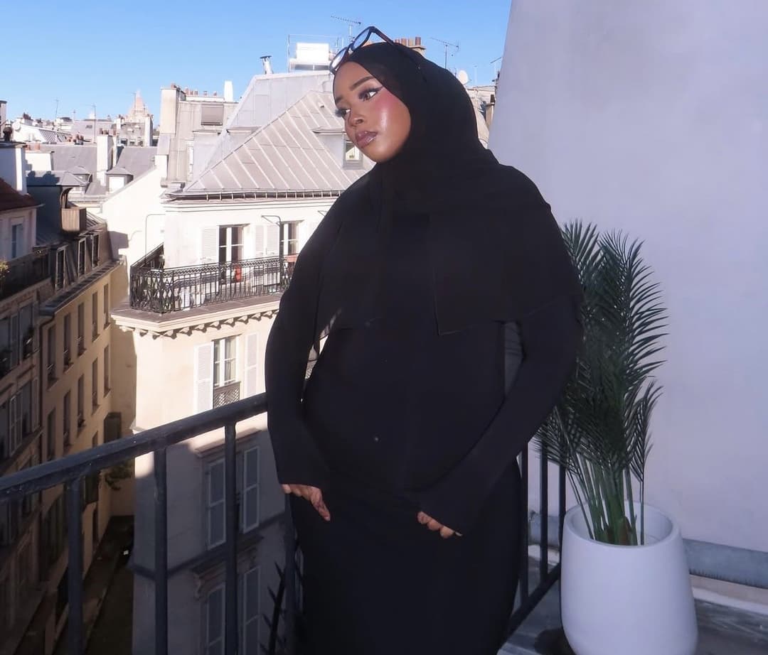 thick hoejabi somali bitch with thick body and cock sucking lips