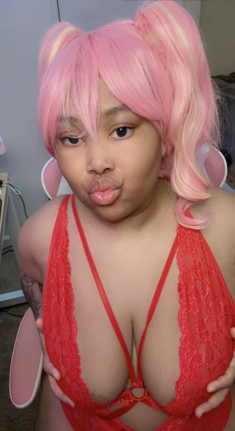 Ebony BBW gamer girl