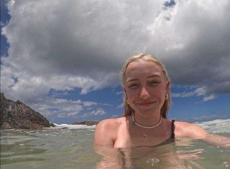 White 18 blonde love exhib