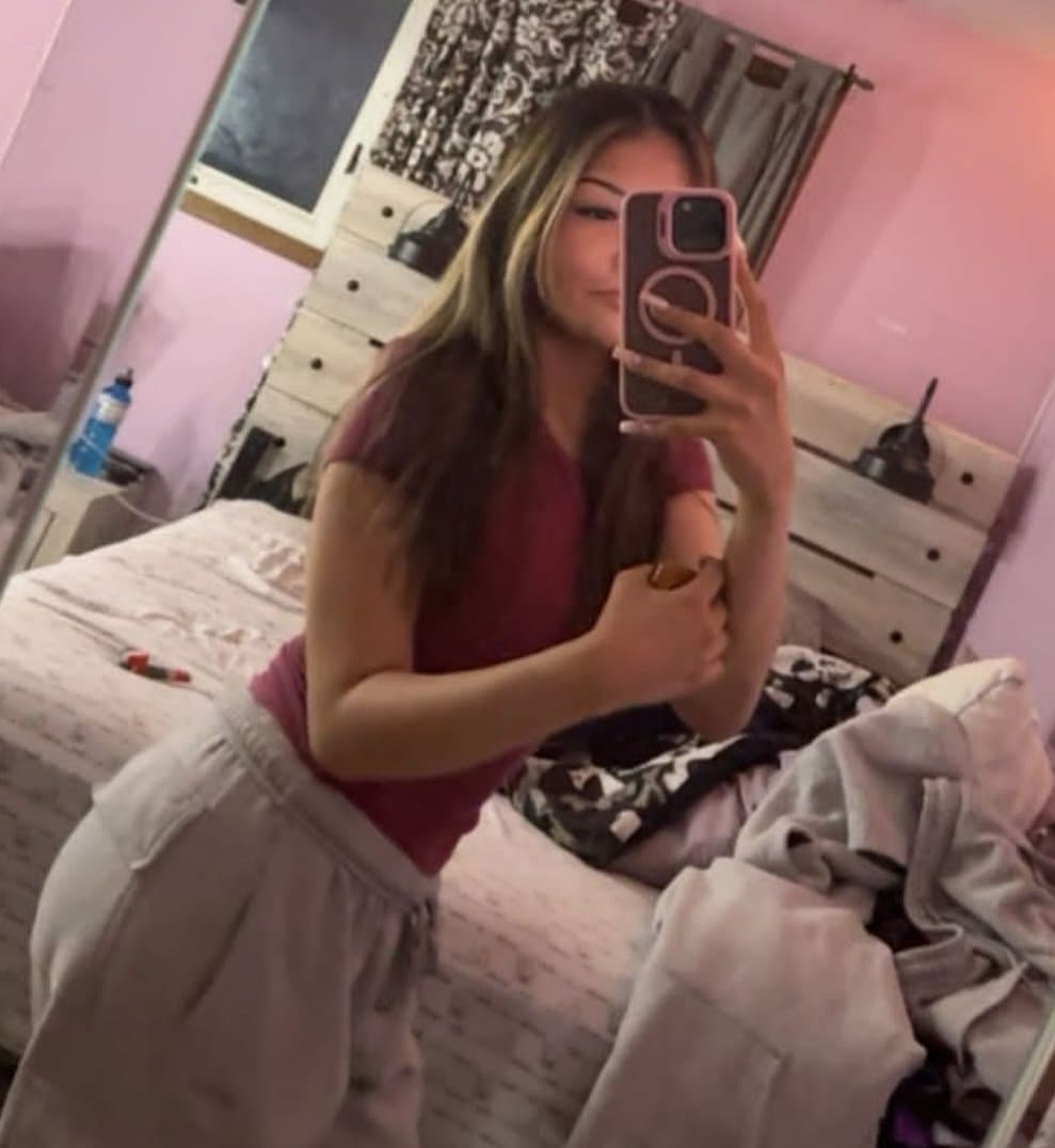 Click to view full size Cheating Slut ( REPOST MY UPLOADS )