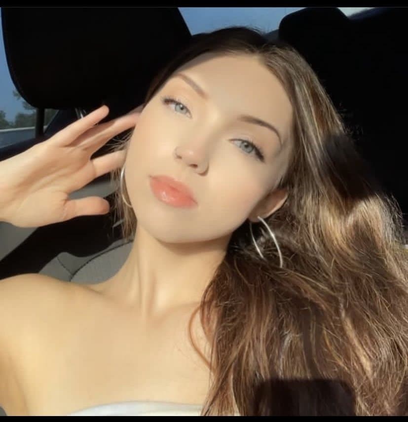 Snowbunny bitch Cat only lets black clap those big buttcheeks