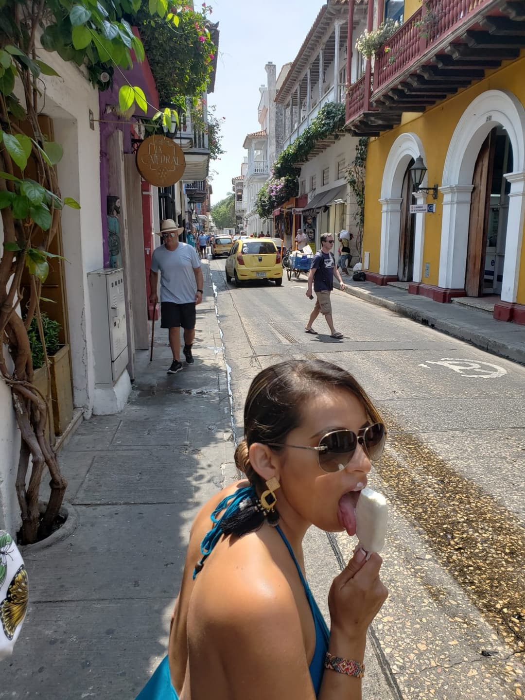 Secretaries do all kinds of job, including blowjob