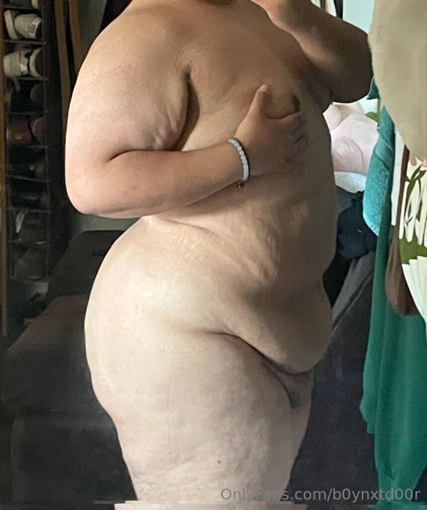 Another thicc bottom with a fat fuckable ass