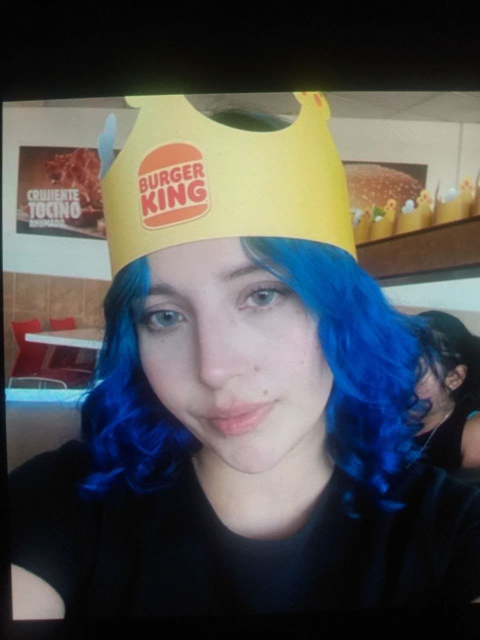 Simone una jovencita culona de 22 años convertida en una zorra web