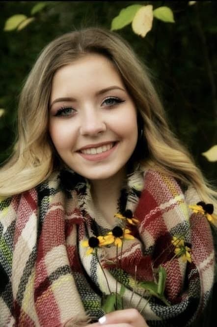 Lily, 20, never thought the internet would see her like this. Slutty college gf