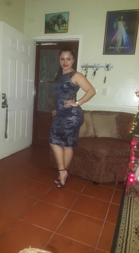 Sexy Honduran milf aunt. Look how fat her ass is. Who has her nudes