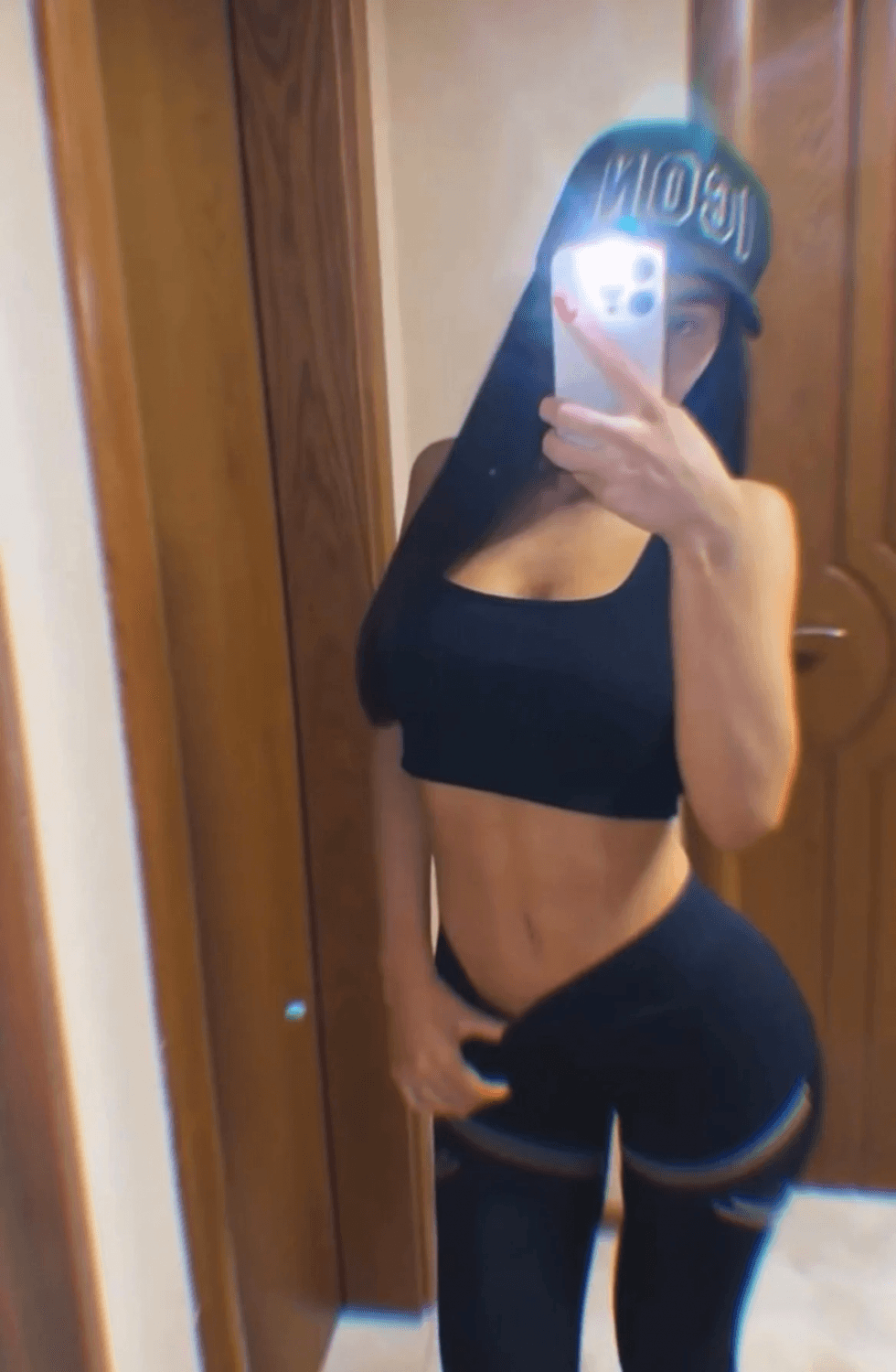 Katrin, 19, Shows you her ass