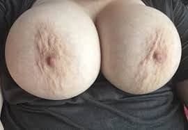 Big titty milf like showing her body of