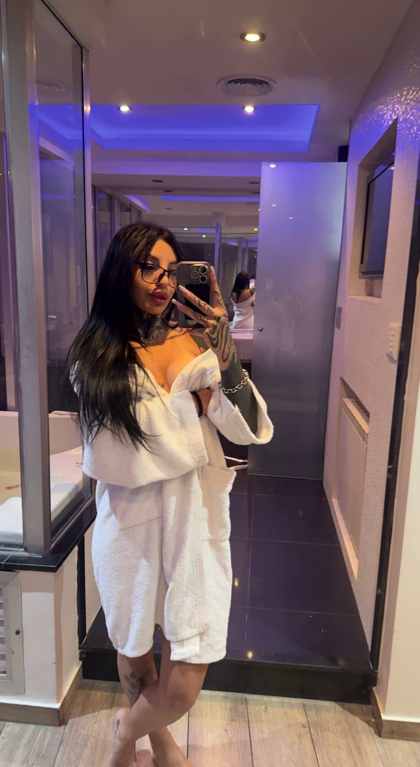 Click to view full size Hope you prefer me without cloth