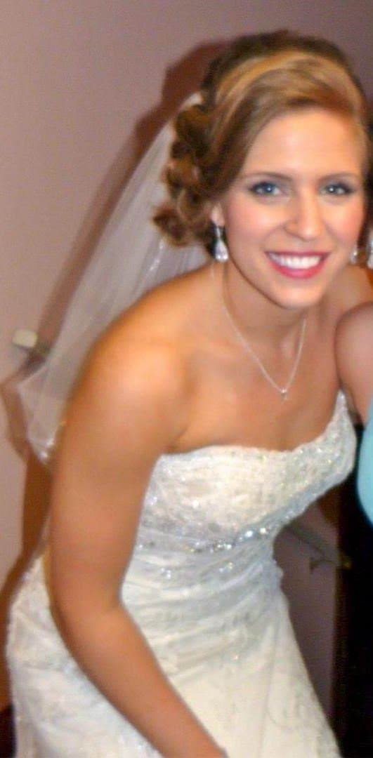 Sexy Burnette milf looking for excitement.