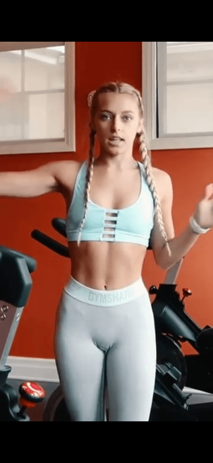 Hot blonde pussy print cameltoe ???