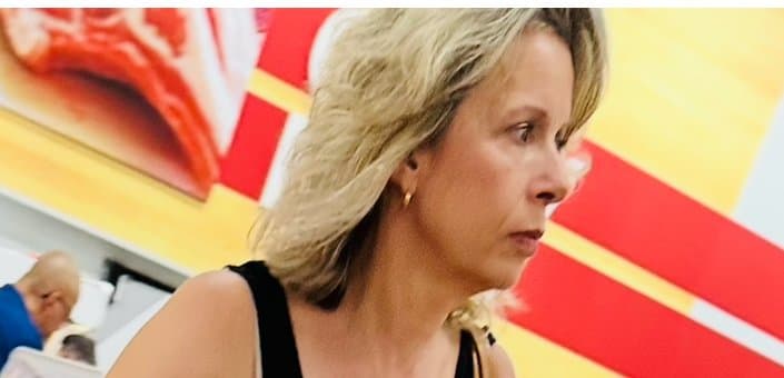 Random HotMoms & Milfs who are Fuckable & there Feet