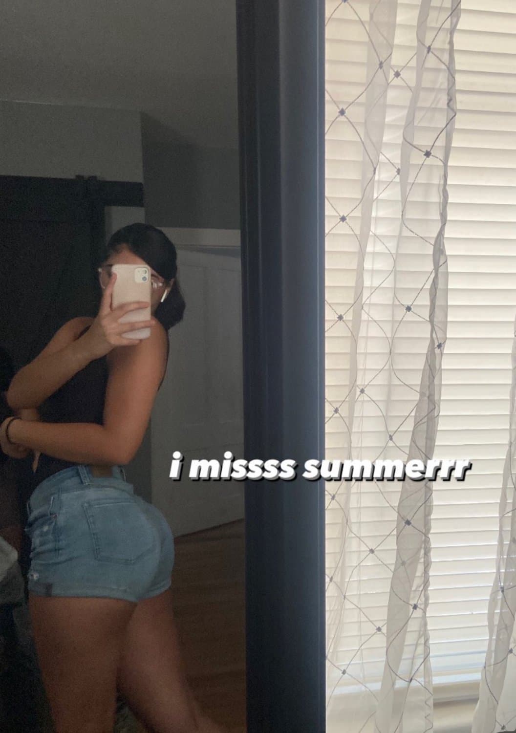 ya telling me ya wouldn’t break her back if ya had the chance