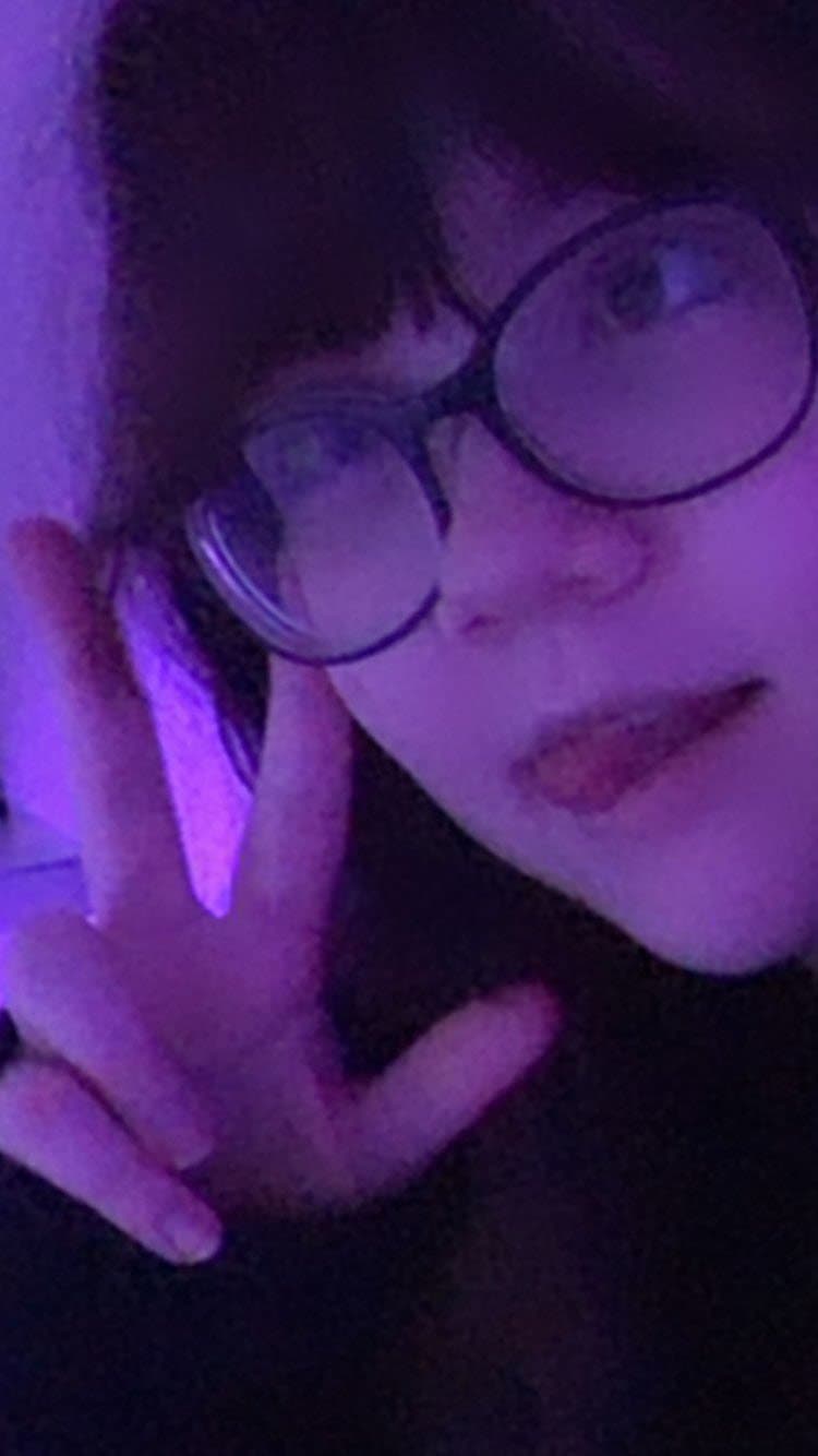 nerdy chubby glasses girl