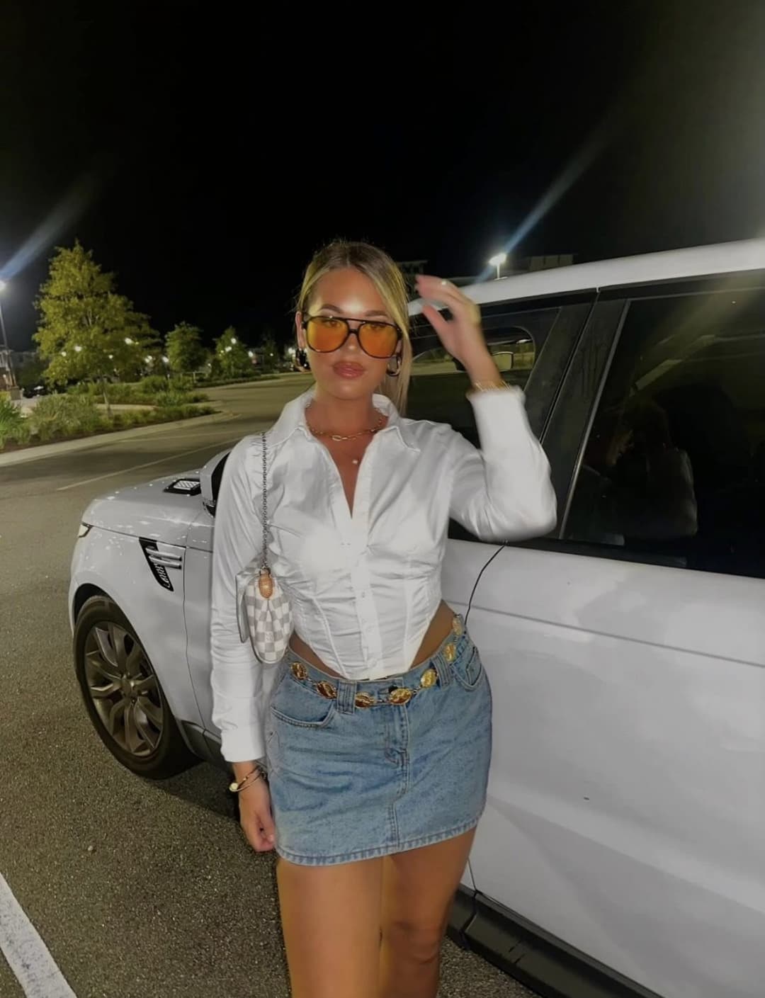 Big white girl built for strong gorilla thugs