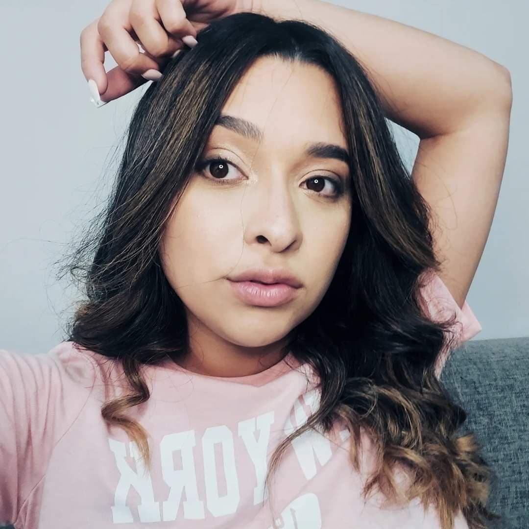 La perra de Marises merece una cogida de garganta hasta venirse dentro por puta???