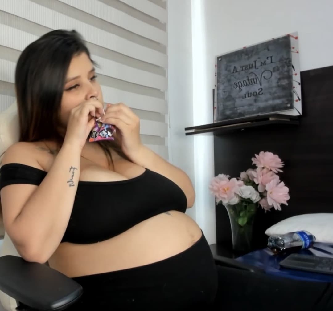 Click to view full size Pregnant Camwhores Pt. 7