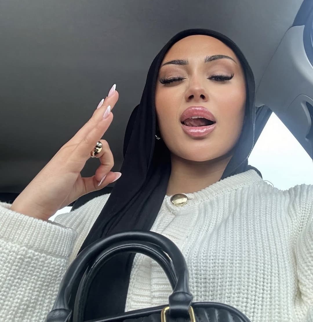 iraqi hoejabi with dsl showing why hijabi bitches r the best ????