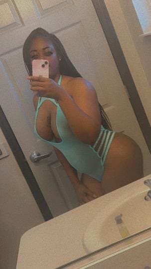 Roxie Roee 25 thick chocolate slut