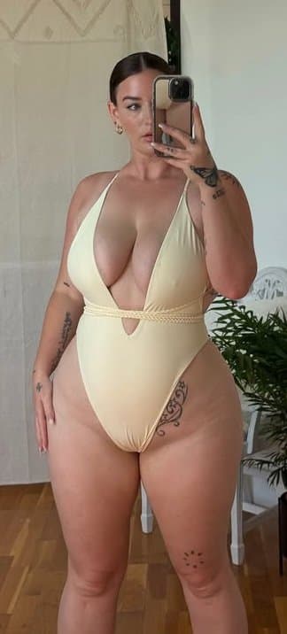 Request.. Thick Gorgeous ?? Milf.. <> Married Wife.. <> Curvy Model..
