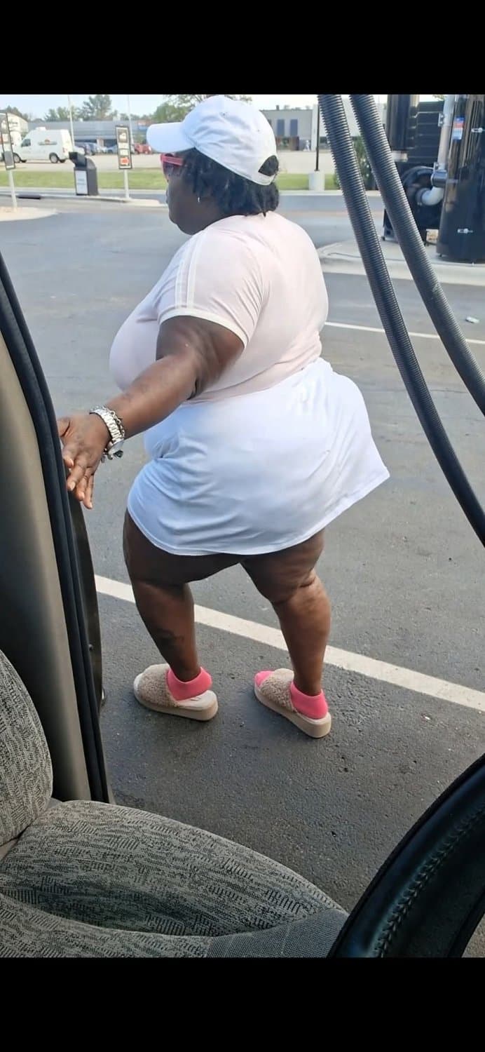 HUGE THICK MEGA EBONY BBW BUG OLE JUICY ASS BOOTY