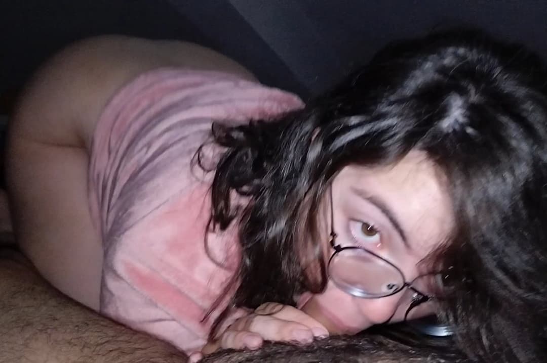 pawg wife gives head and shakes fat ass