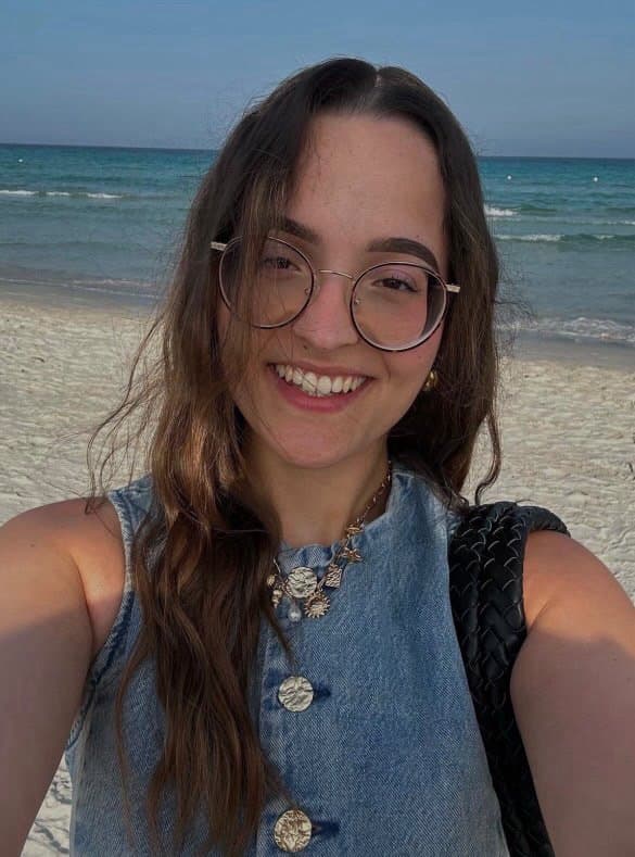 Cute German Student screams everyday for a Bukake, just with her looks. Her Face is made for cum.