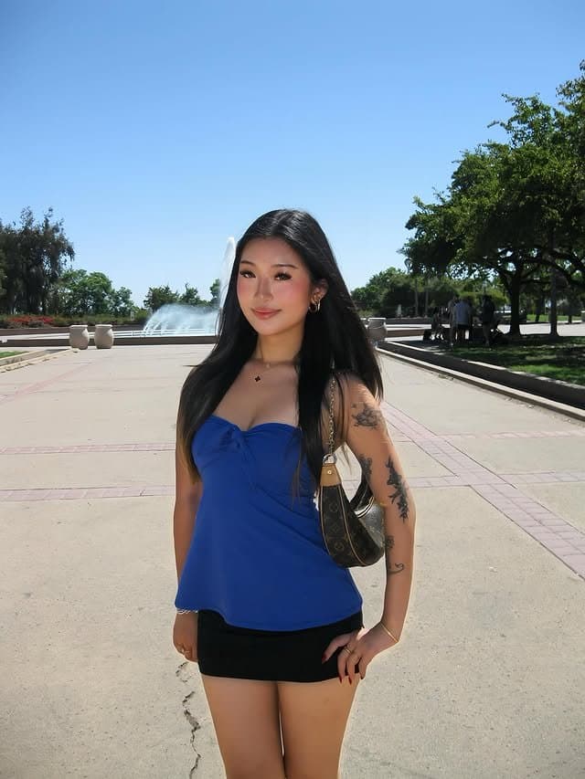 Sexy petite ABG teen Leilani