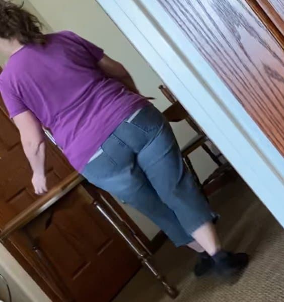 Thick Ass Gilf Helps Her Dad David Move While I Take Creepshots