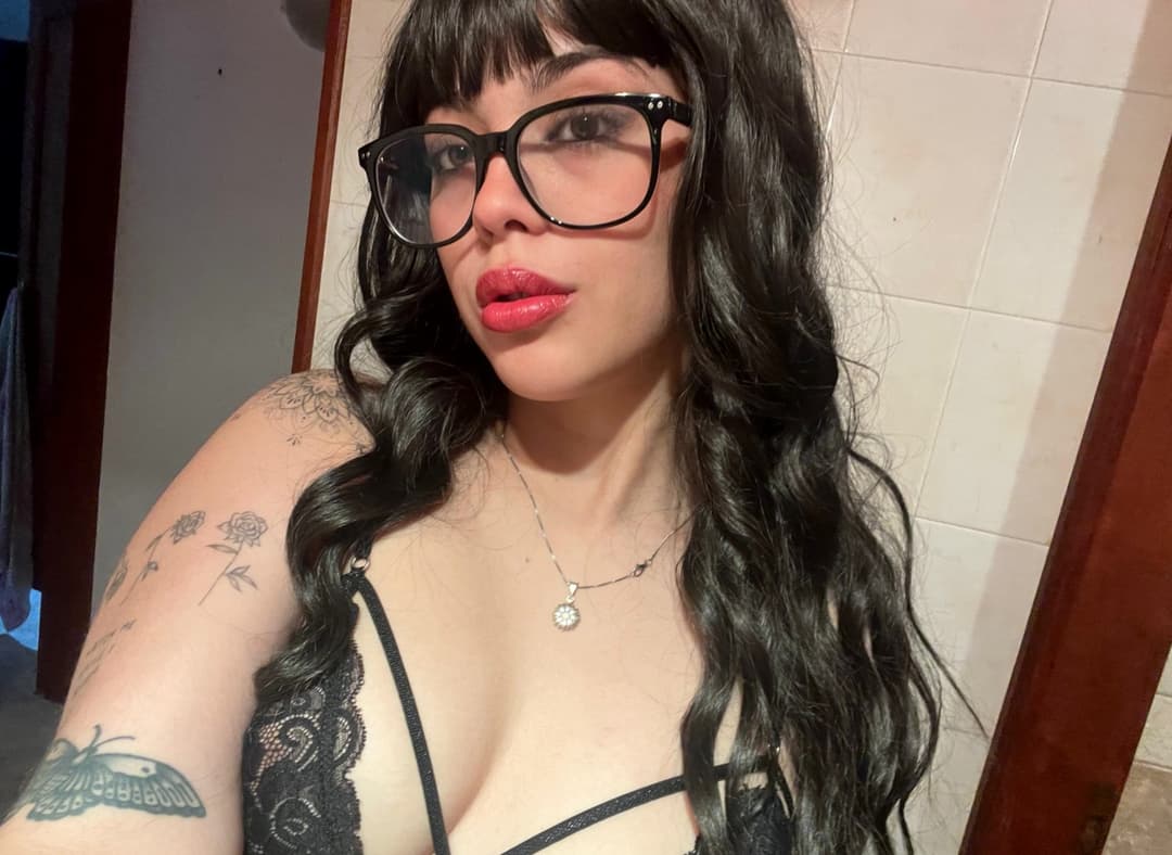 Glasses make me dominant… and you submissive