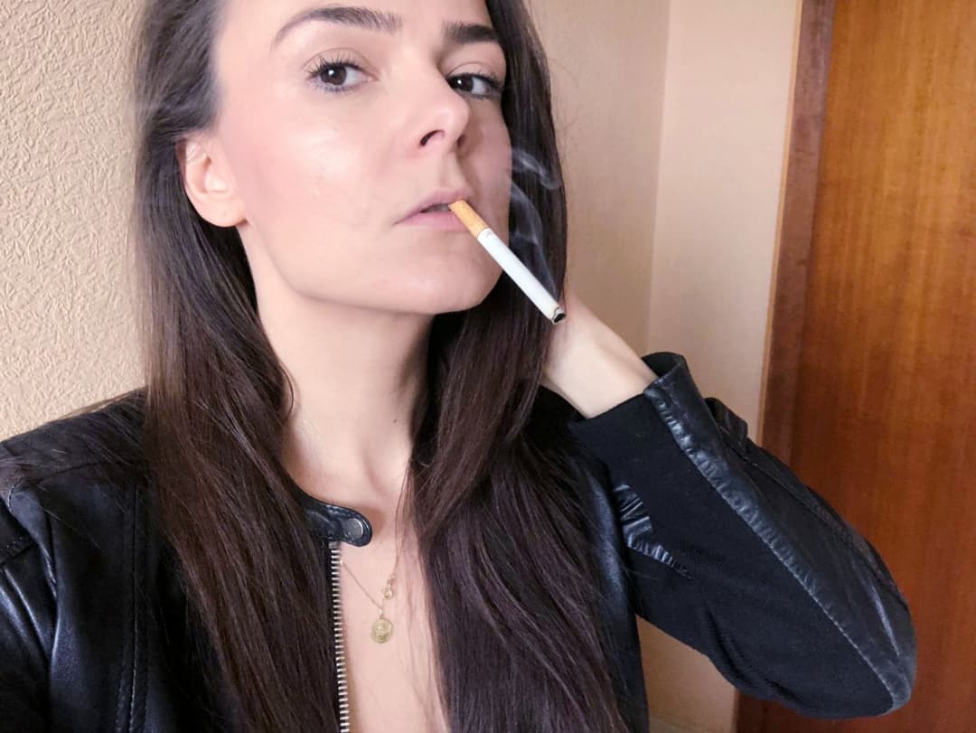 Click to view full size Simone is a horny slutmom ??