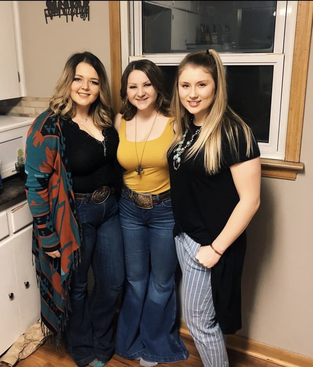 Canada - Rianne, thick ‘n busty country girl