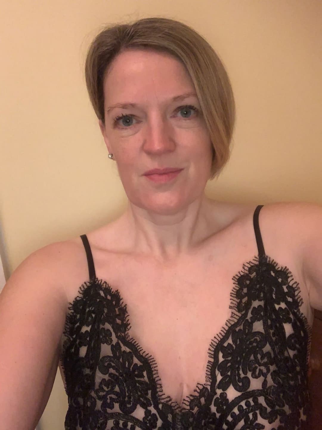 Secretary likes to pose for her boss