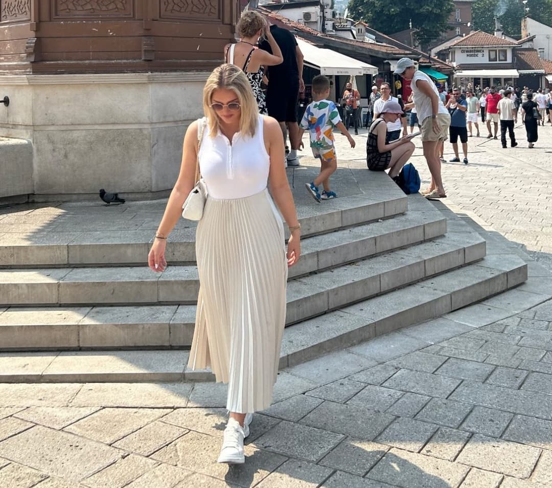 Amina.. Tuzla??/Wien?? Kommentiert geil / Komentarisite! Ko Poznaje inbox, wer sie kennt, dm