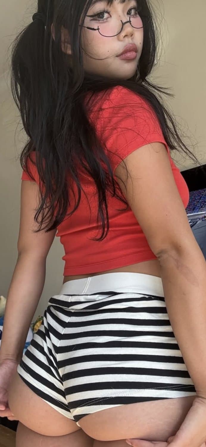 asian curvy hot babe Yina big boobies