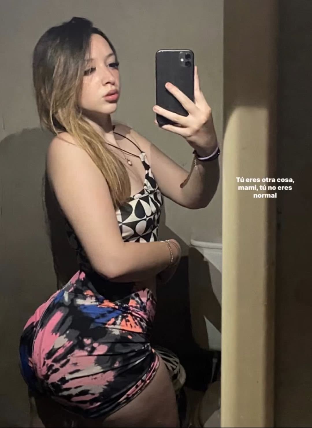 Pendeja blanquita culona se deja cojer