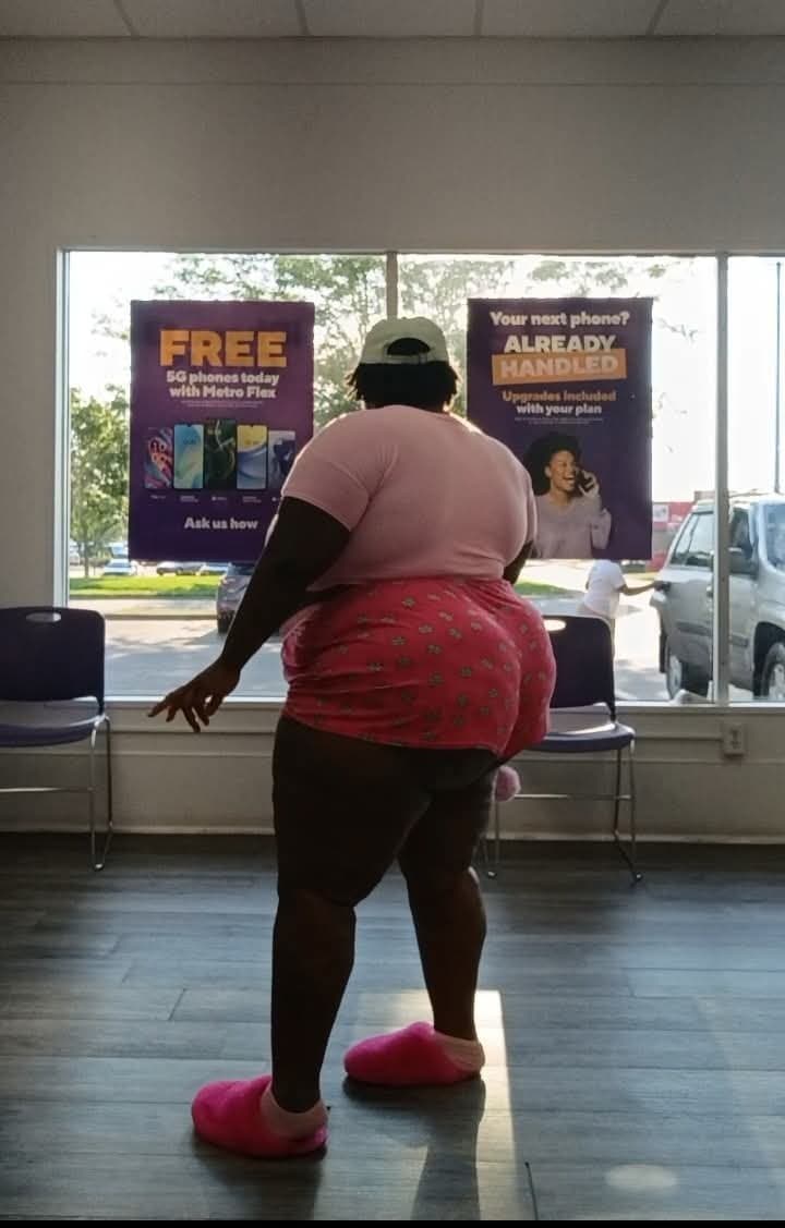 HUGE THICK MEGA EBONY BBW BUG OLE JUICY ASS BOOTY