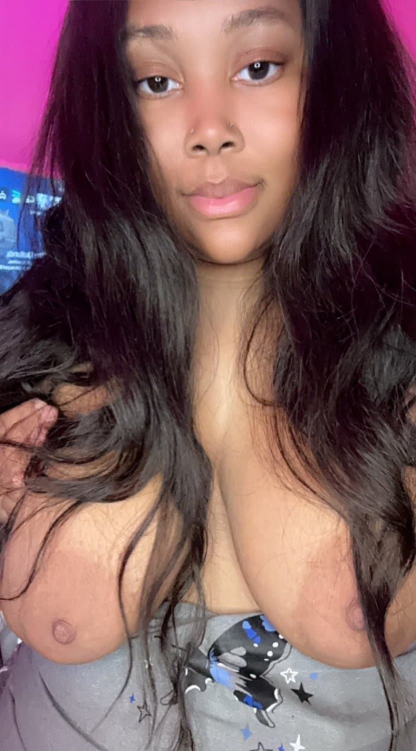 Ebony BBW gamer girl