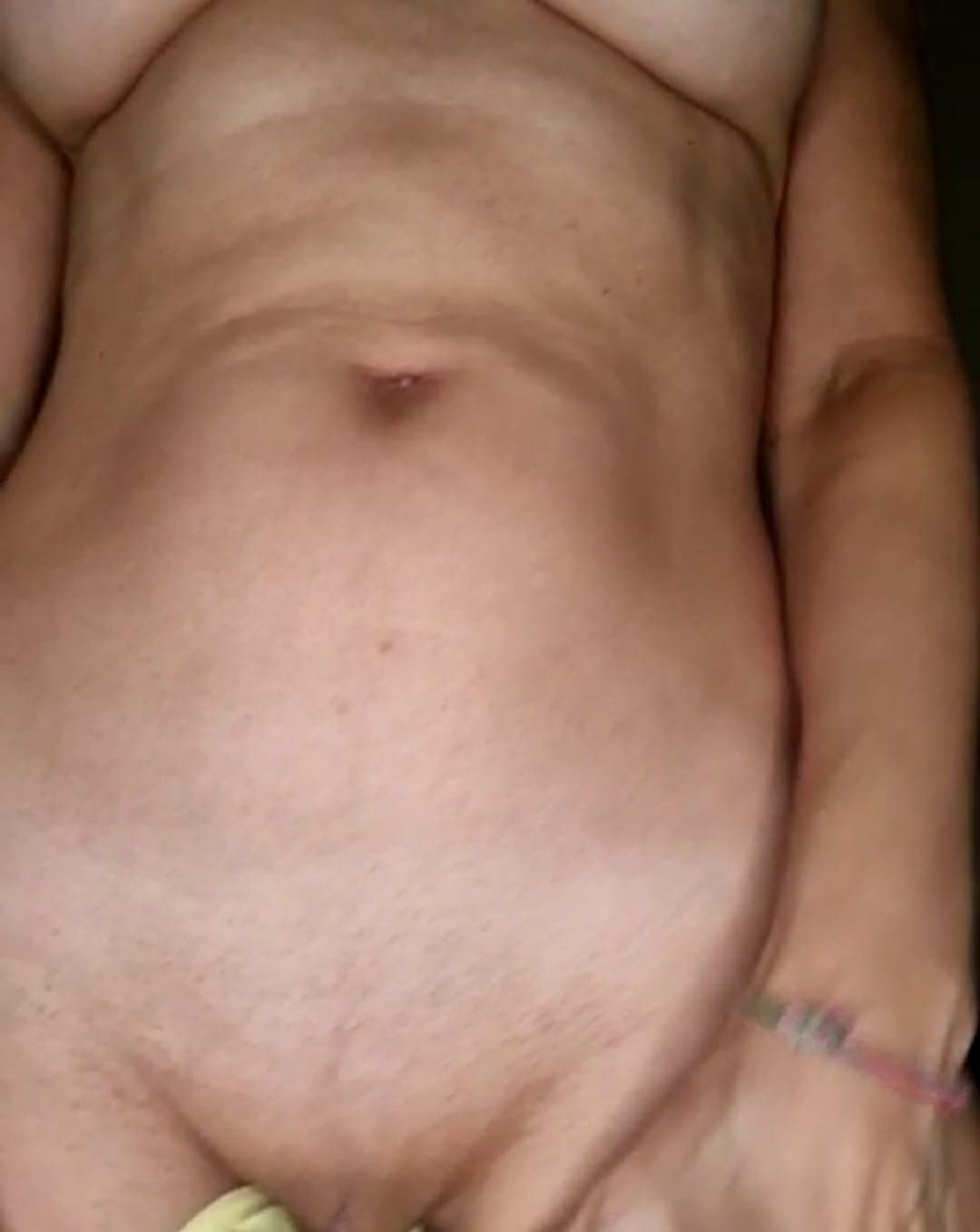 Titia Lari gostosa se exibindo. Coroa gostosa.