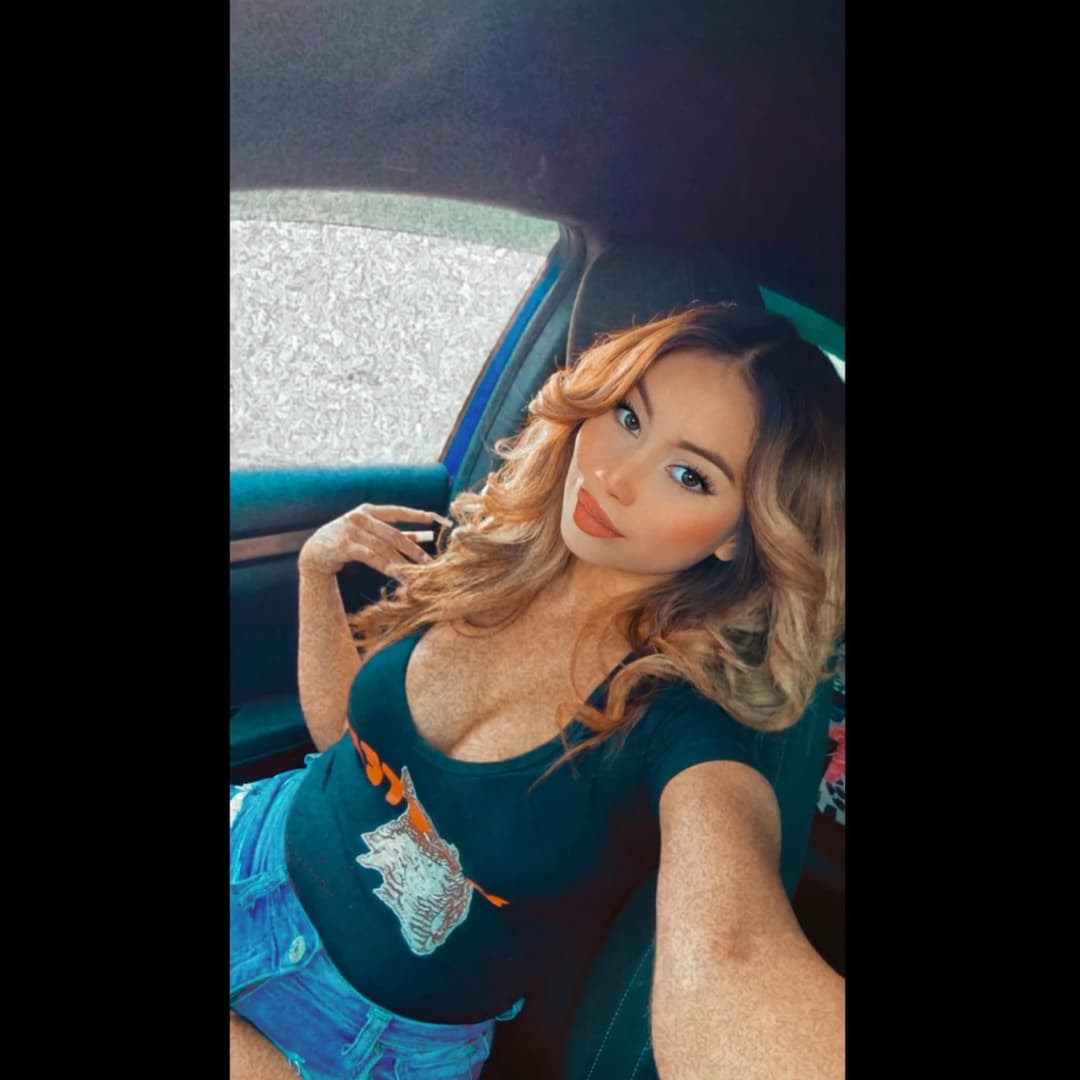 Sexy hooters Latina slut