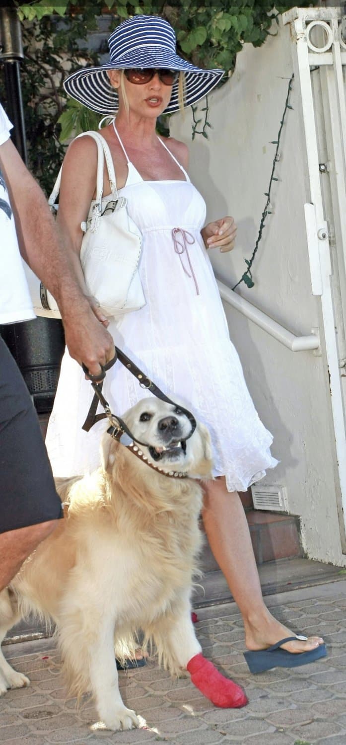 Nicollette Sheridan in platform flip flops