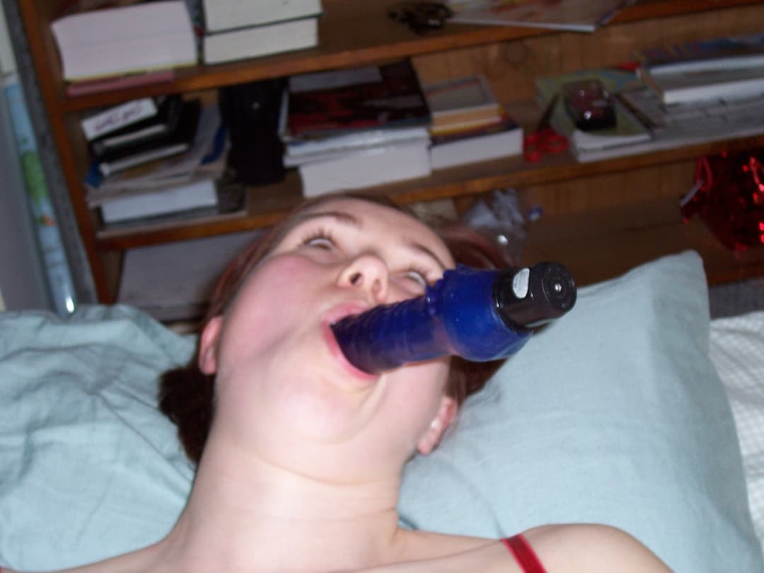 young and naive Melissa starts on her new life of a clueless web pig