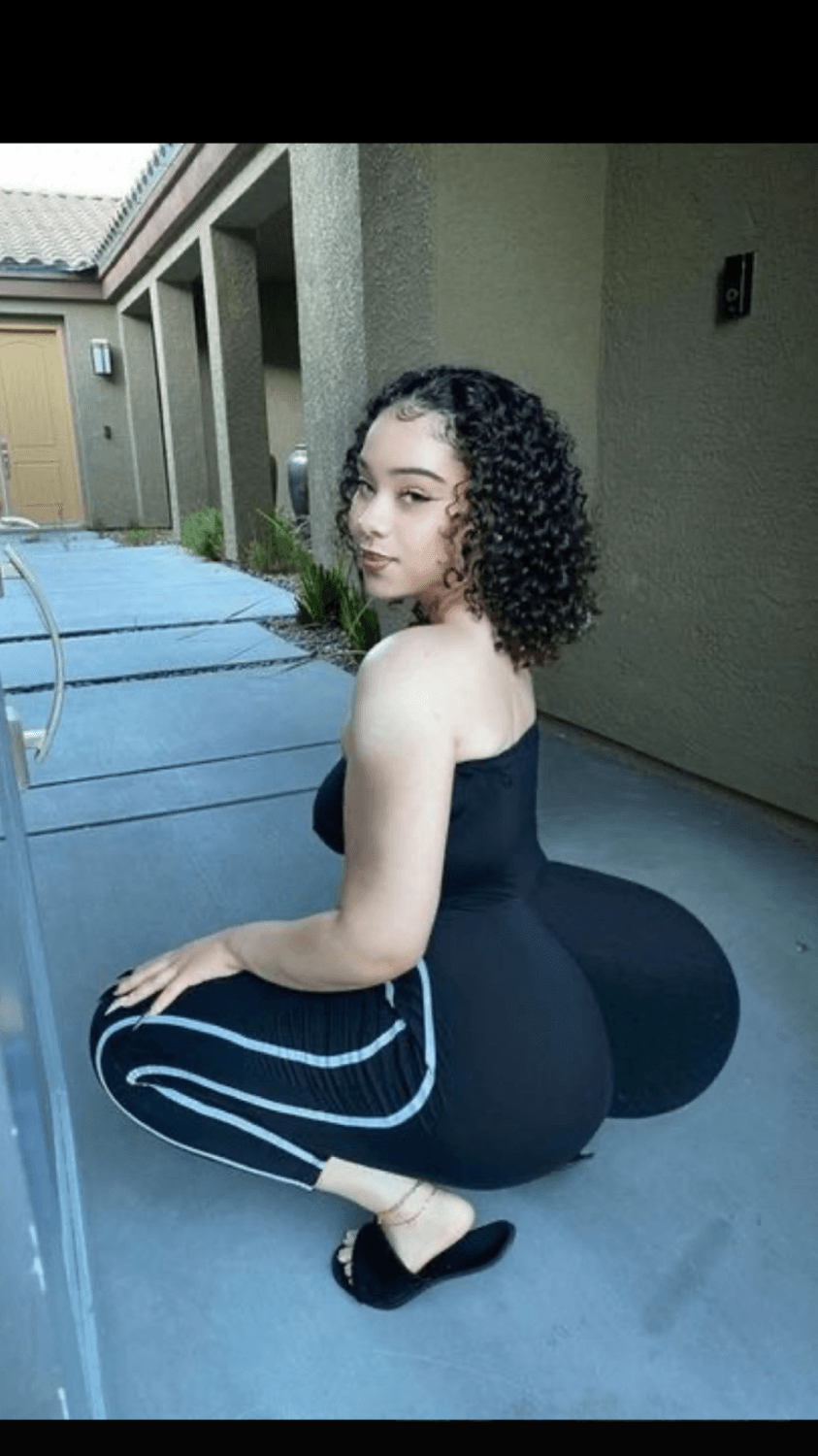 Round Butt RedBone Booty ?