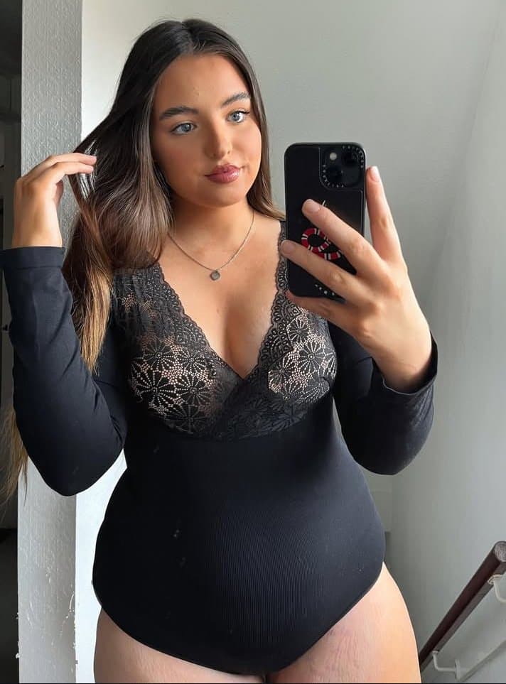 British influencer Rachel showing off her mum bod in lingerie and swimwear