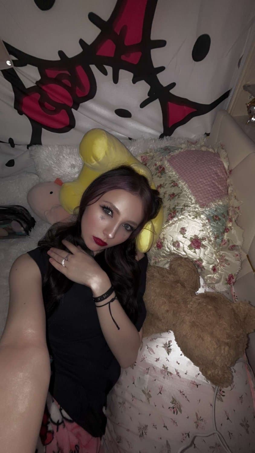 Curious if anyone been with my gf-exposing