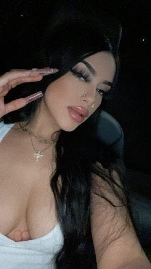 25 year old Latina Escort Maxine in Toluca lake