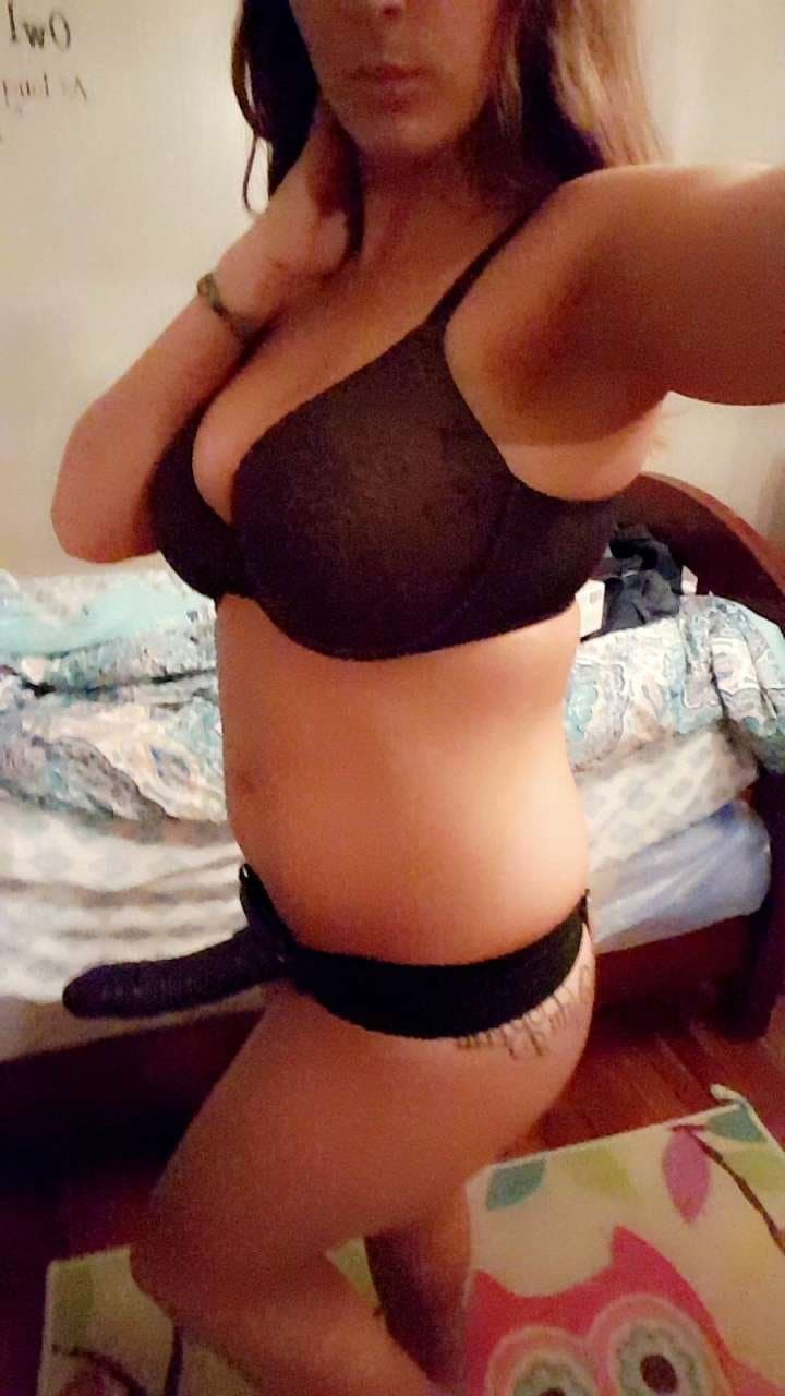 Naughty couple spitroasted MILF from planet fitness