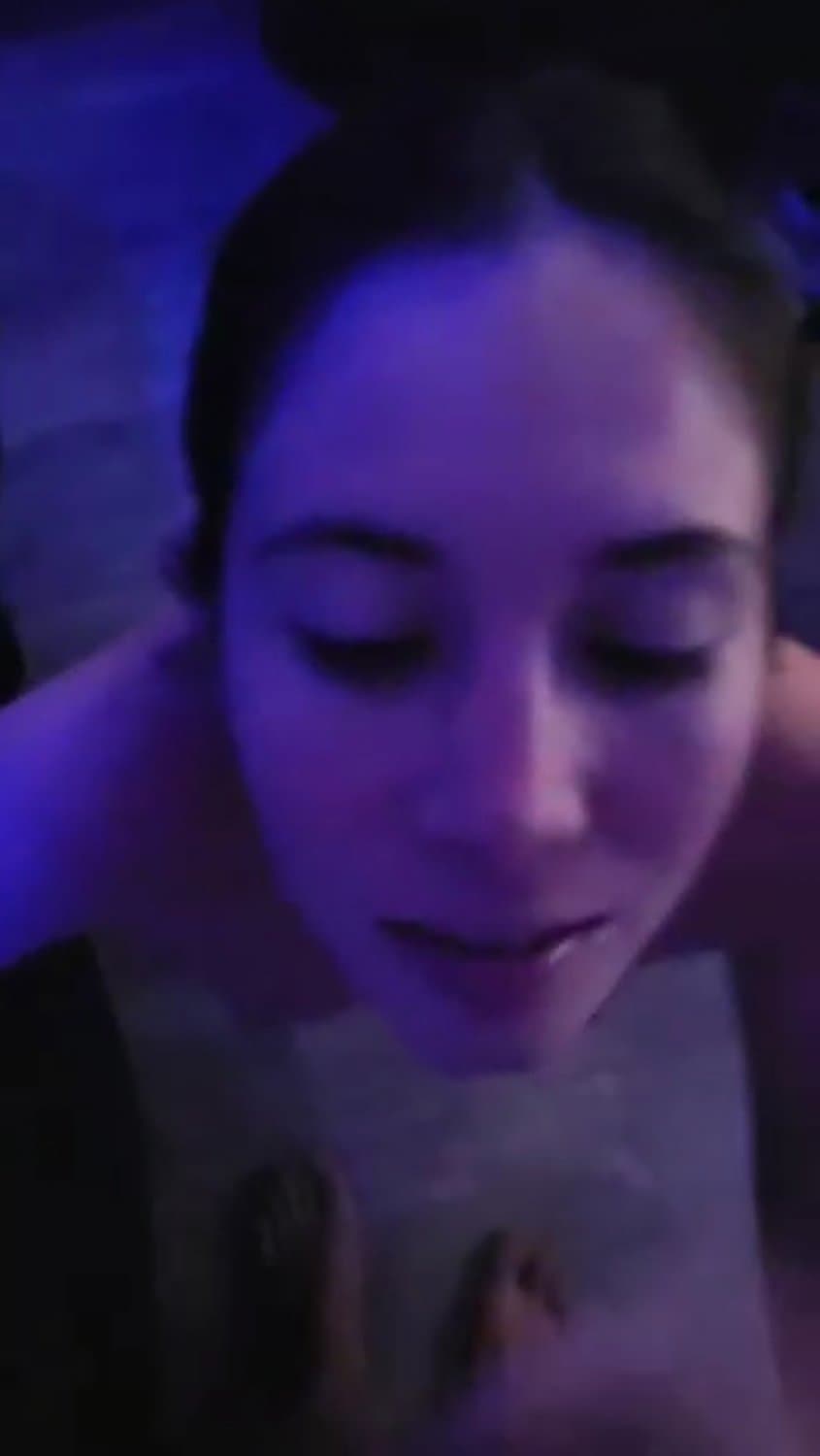 Clara Preisz, escort peteando y recibiendo lechita