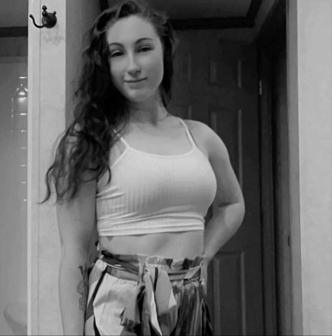 Cheating Wife Shows off her naked body